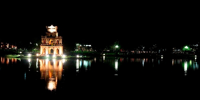 Hoan Kiem lake by night